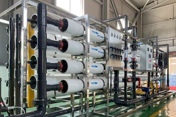 如何根据水质情况配置反渗透设备？