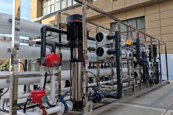 大型反渗透设备中RO产水pH值低于进水的原因探析